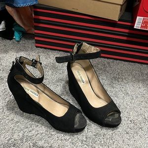 Steve Madden black wedges